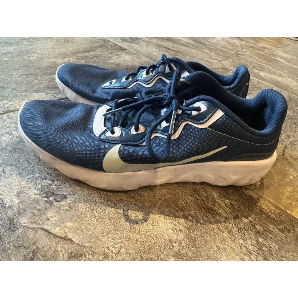 Nike Explore Strada blue size 7.5 Women's Athletic Sneakers